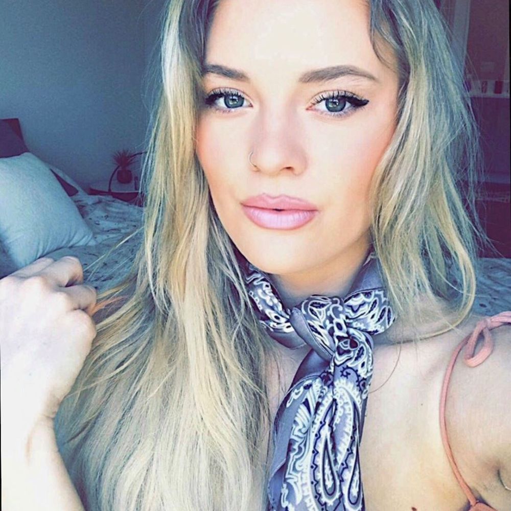 Meet your Posher, Claire